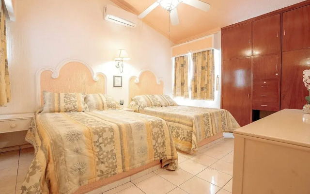 Playa Azul Apt with Sea views & Pool