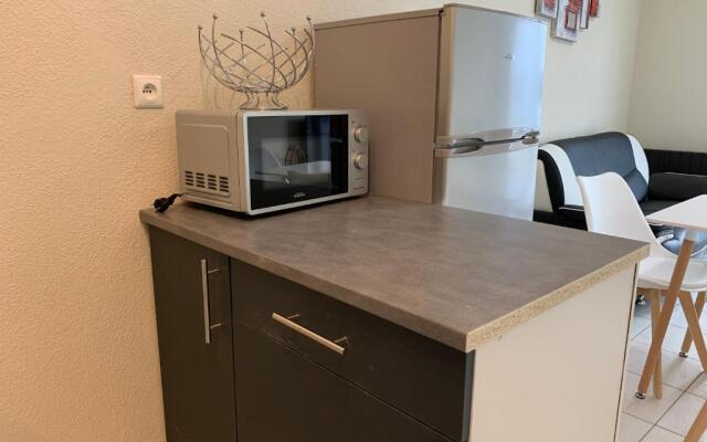 F2 rénové,lumineux avec balcon,parking et piscine