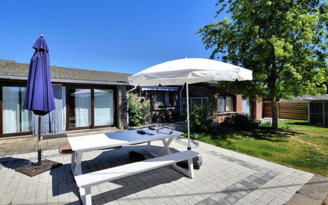 Cozy Holiday Home in Nisramont with Fenced Garden