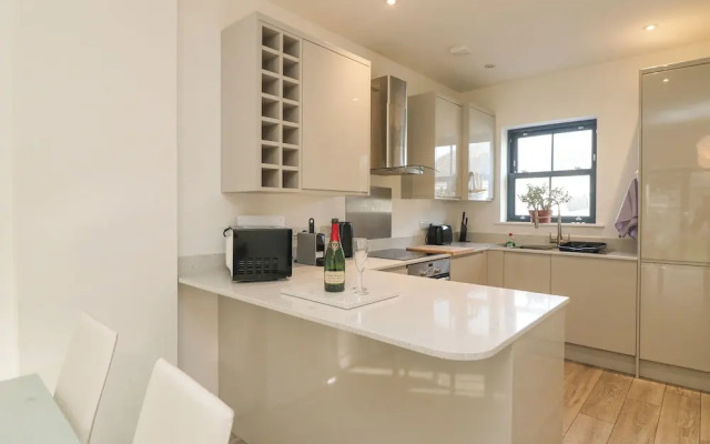 1 Queensway Gardens