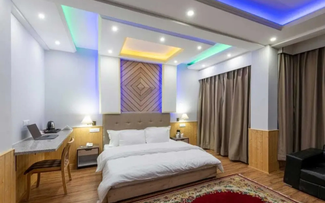 Dee Grand Marq Hotel