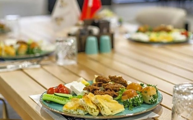 Qayser Hotel Deluxe