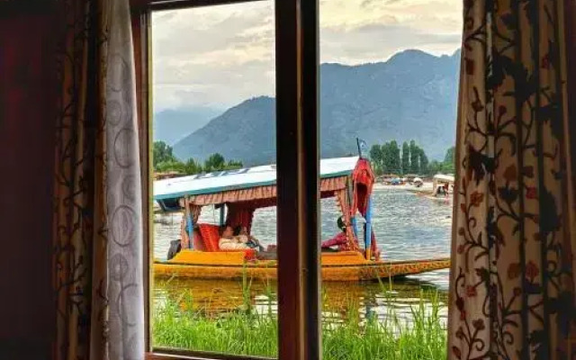 California Houseboats