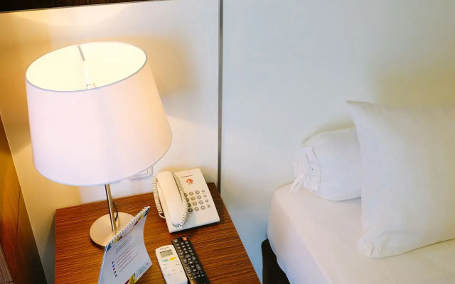 Front One Hotel Pamekasan Madura