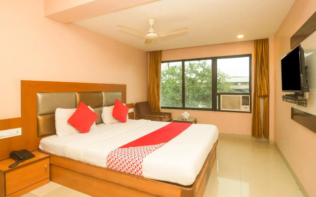 OYO 7727 Hotel Sarovar Grand