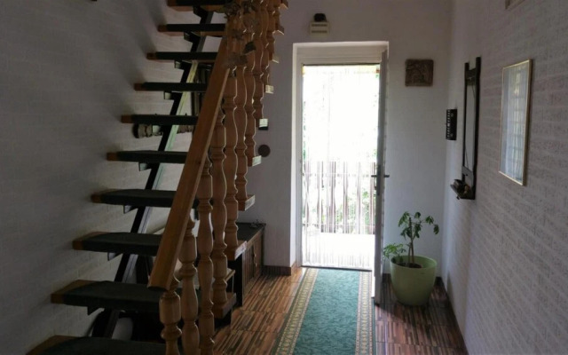 Crystal Apartement F