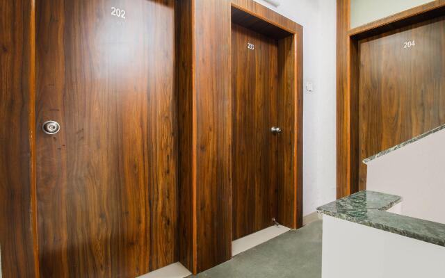 OYO 45583 Hotel Galaxy