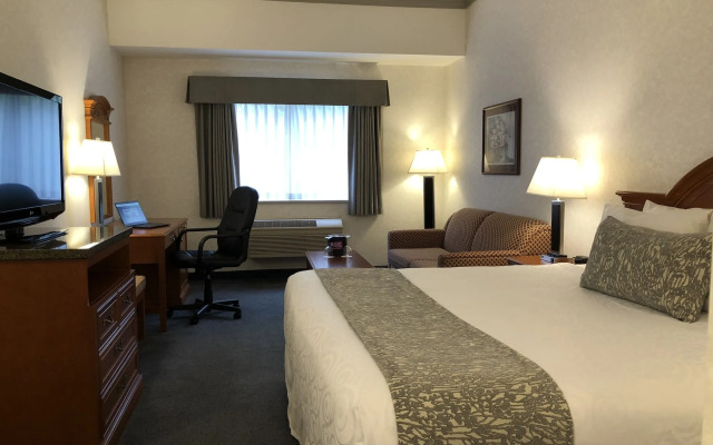 Coast Abbotsford Hotel & Suites