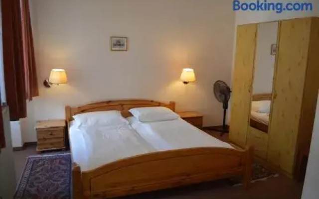 Hotel Pension Walzerstadt
