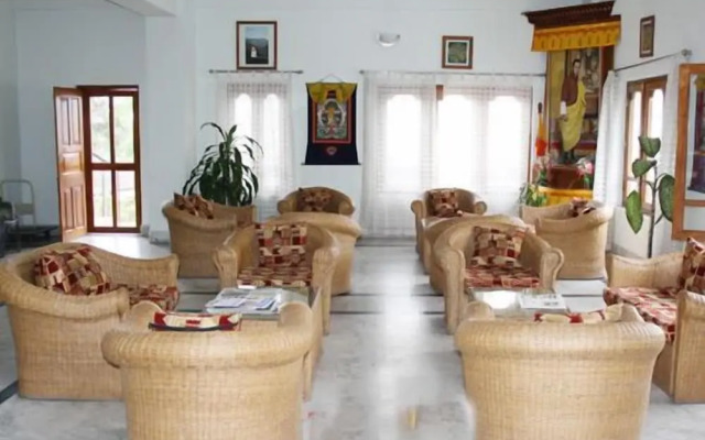 lhaki Hotel