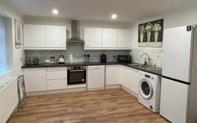 1 Fitzhamon Embankment Apartments Opposite Principality Stadium - Long Stay Offer