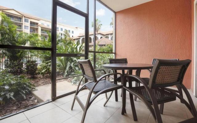 Stunning Condo Near Universal Studios