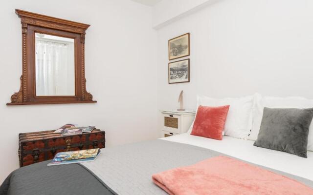 EAST SIDE deluxe suite