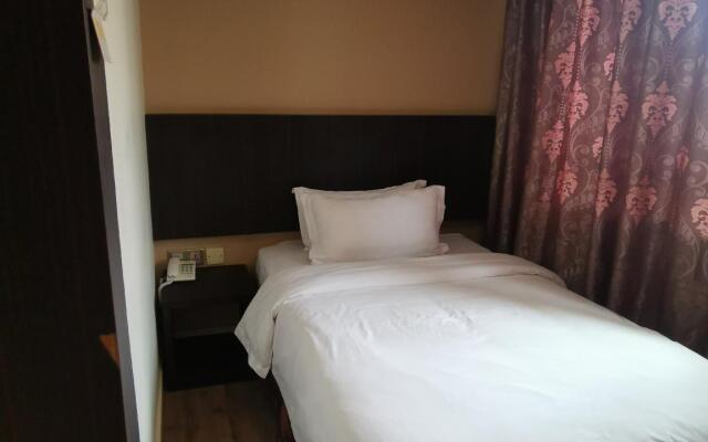 De Leon Hotel ll