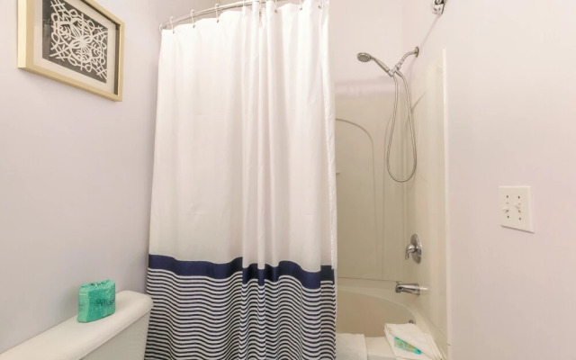 3 Mi to Barefoot Landing: Condo w/ 2 Pools!