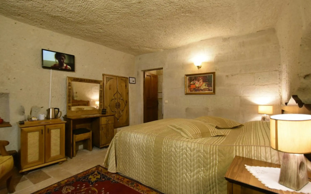 Harman Cave Hotel