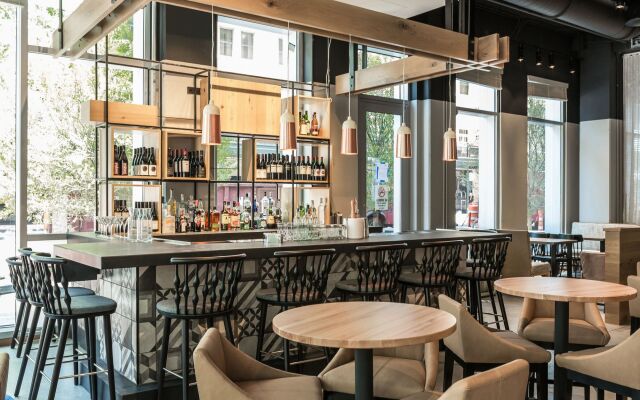 Element Austin Downtown