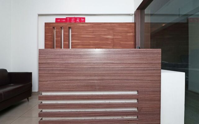 OYO 4477 City Square Hotel