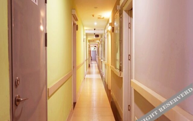 Yibai Chain Hotel (Nanjing Jiangning Wanda Plaza branch)