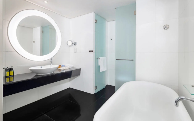 Nina Hotel Tsuen Wan West