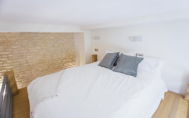 One&Lux Byron Suites