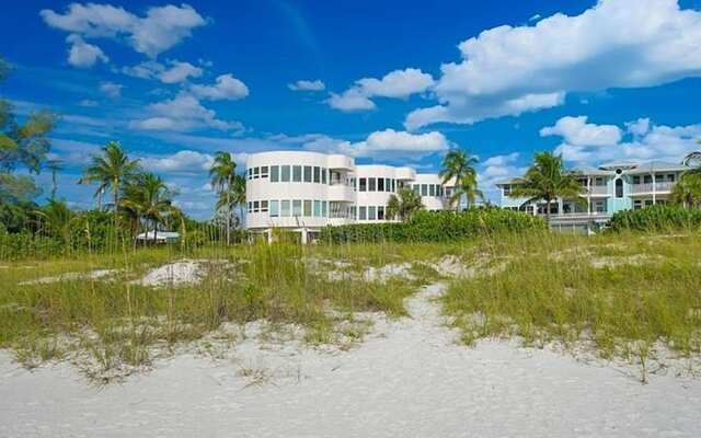 Island Paradise by AMI Locals