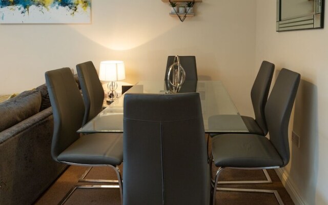 Higher Living - Professional Southampton Apartment