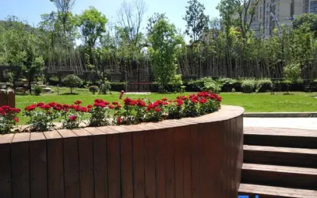 24° North Latitude Theme Hotel