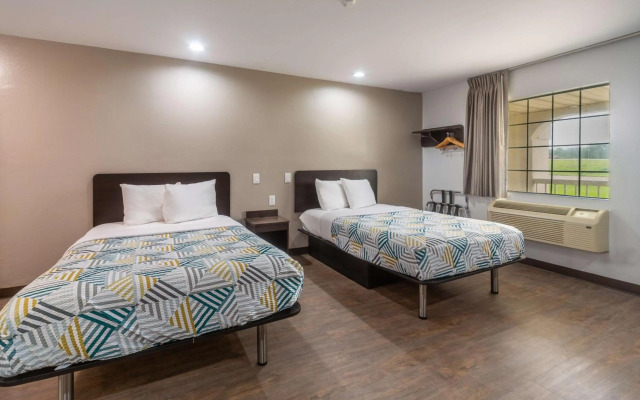 Motel 6 Livingston, TX