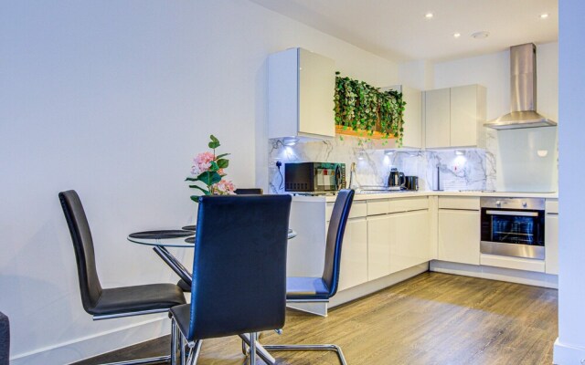 Modern Greenwich Flat With Parking