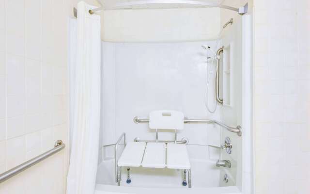 Super 8 by Wyndham Port Clinton