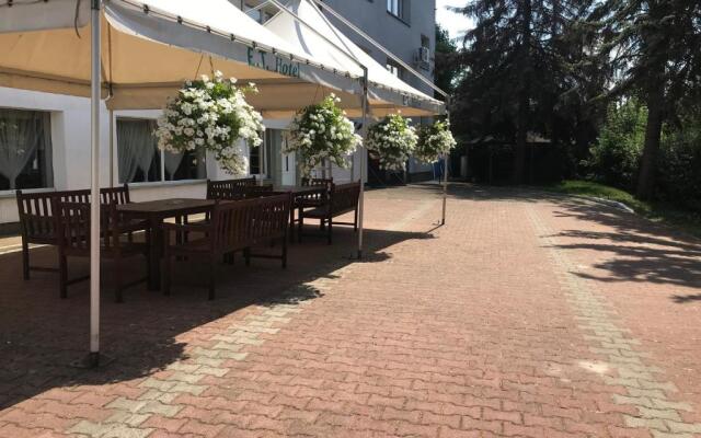 E.T. Hotel
