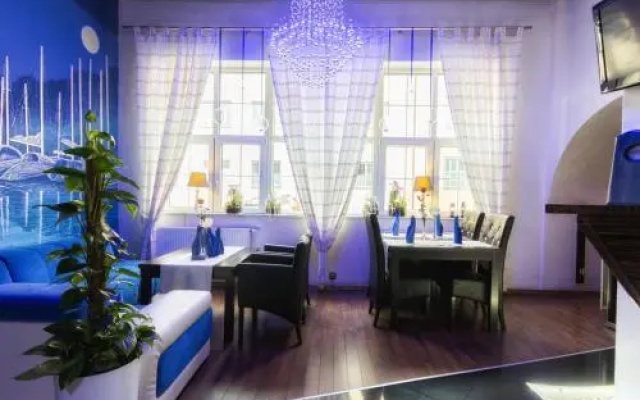 Riverside Hotel