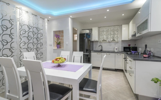 New 4* apartment "Orto" in the center of Trogir