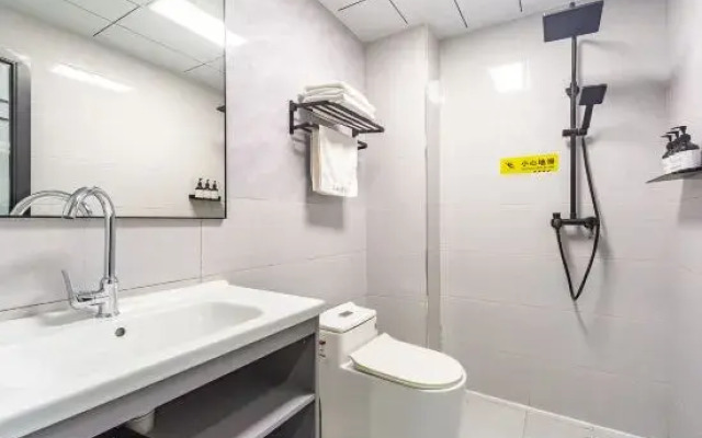 Chengbai E-sports Hotel (Xinyang Xintiandi Life Plaza)