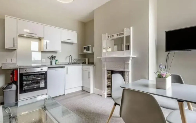 Two-Bed Apartment Next To The Sea