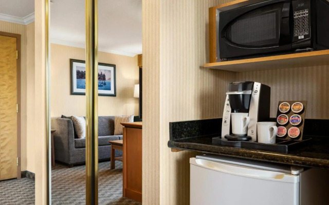 Holiday Inn Hotel & Suites North Vancouver by IHG