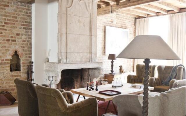 Jacquemine Luxury Guesthouse & Art Gallery