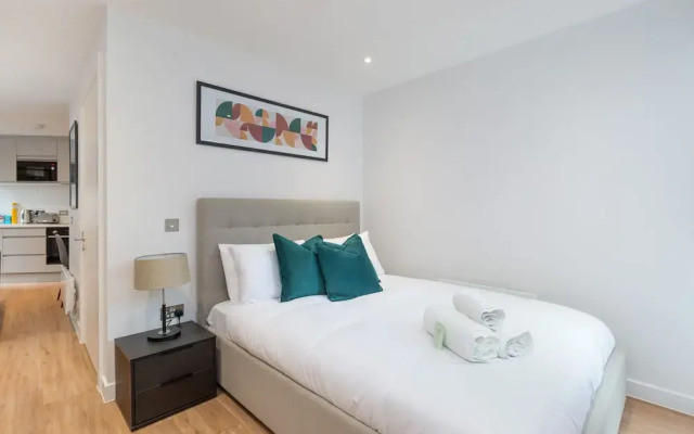 Brand NEW Studio Apartment with Castle View