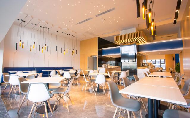 Holiday Inn Express Wuhan Optical Valley by IHG