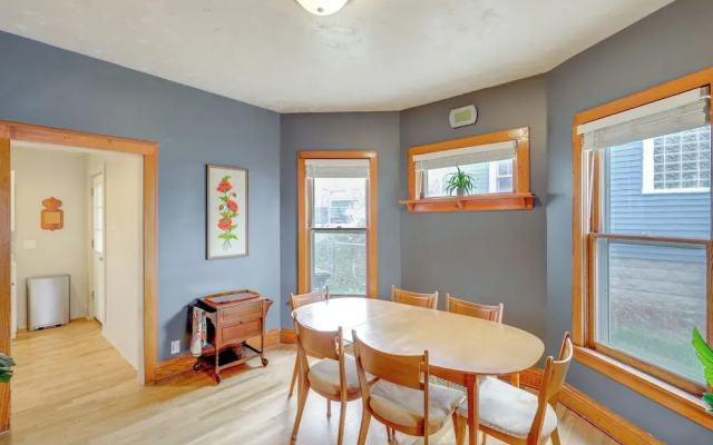 Walk to Nightlife District! Omaha Benson Bungalow