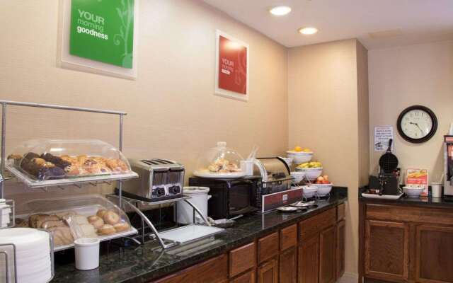 Comfort Suites Fultondale I-65 near I-22