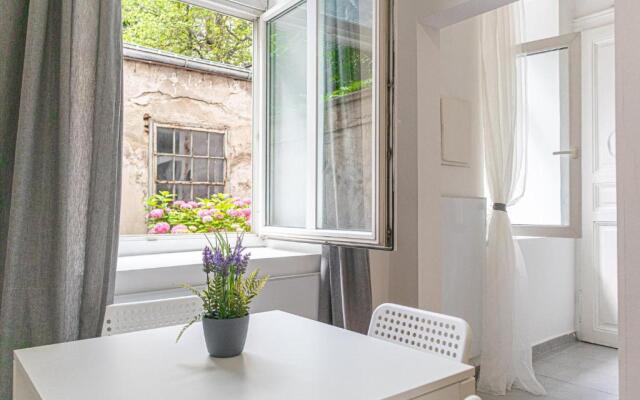 Stunning 2BR Apartment Perfect for 4 people