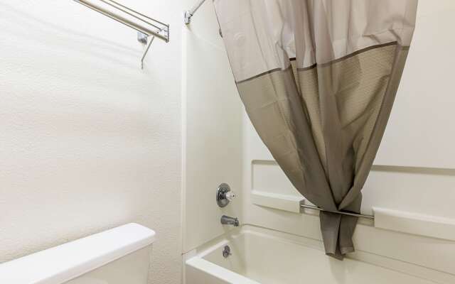 Motel 6 Covington, TN