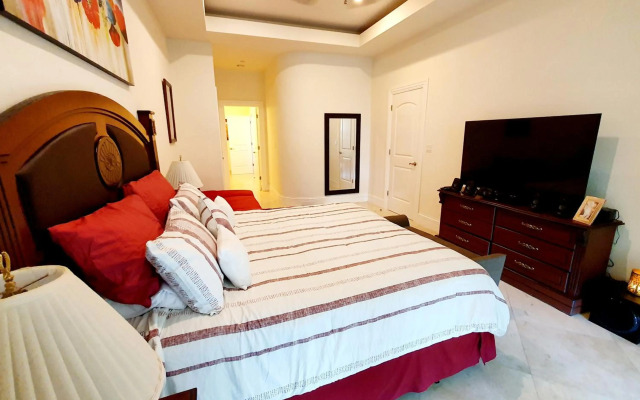 Villa Segovia @ Landmark by the Sea