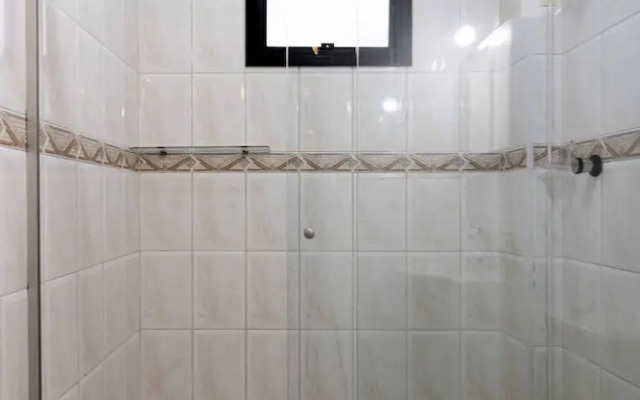 Apto com Excelente Localiza o a 50m da Praia