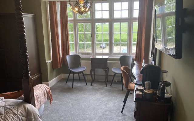 Tottington Manor
