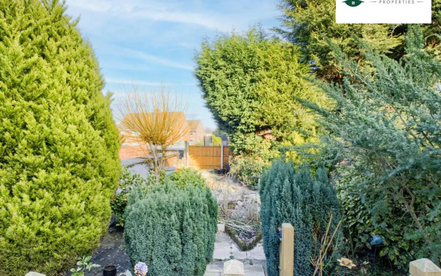 Lavish 3BR House w/ Garden - OSB