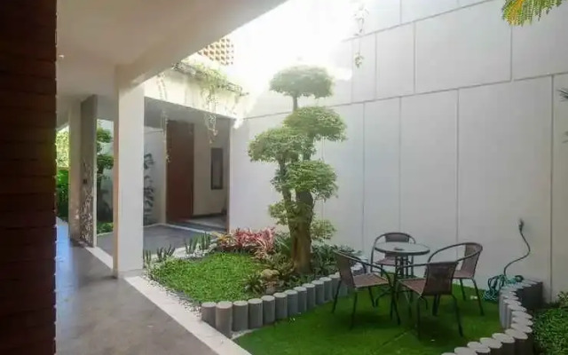 Urbanview Hotel Nardis Living near UMY