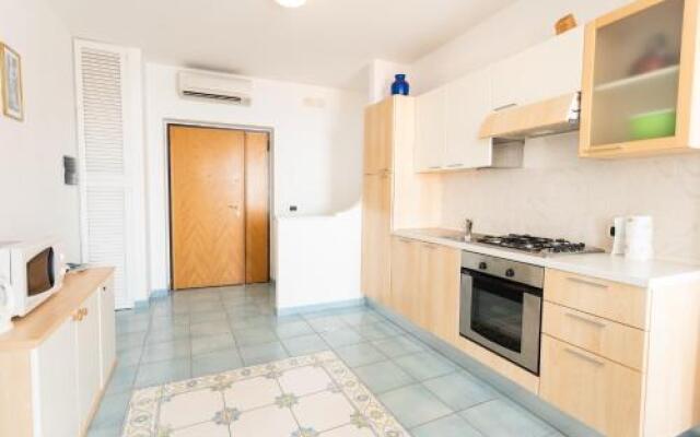 LUIMAR Holiday House